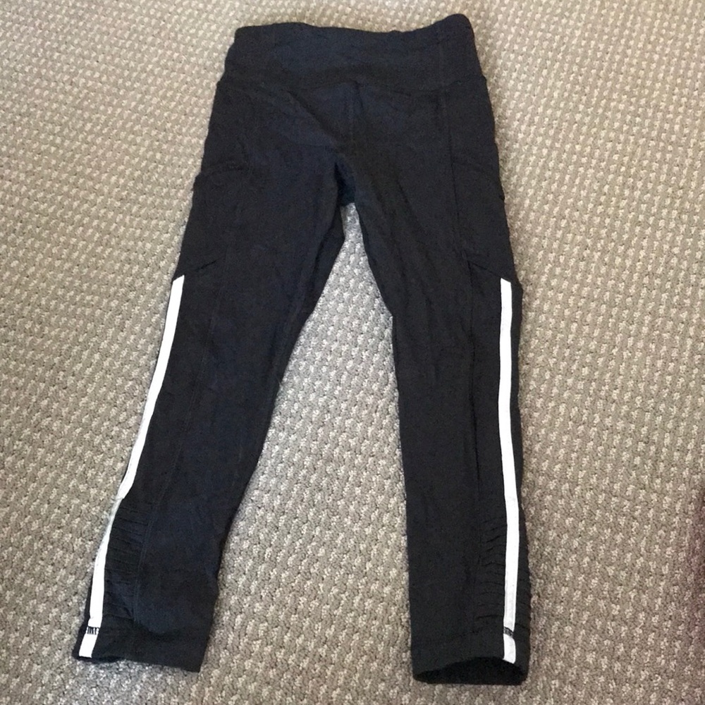 Authentic black cropped lululemon leggings